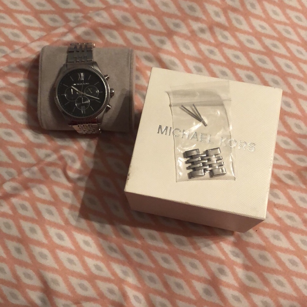 Michael Kors Watch - Picture 3 of 3